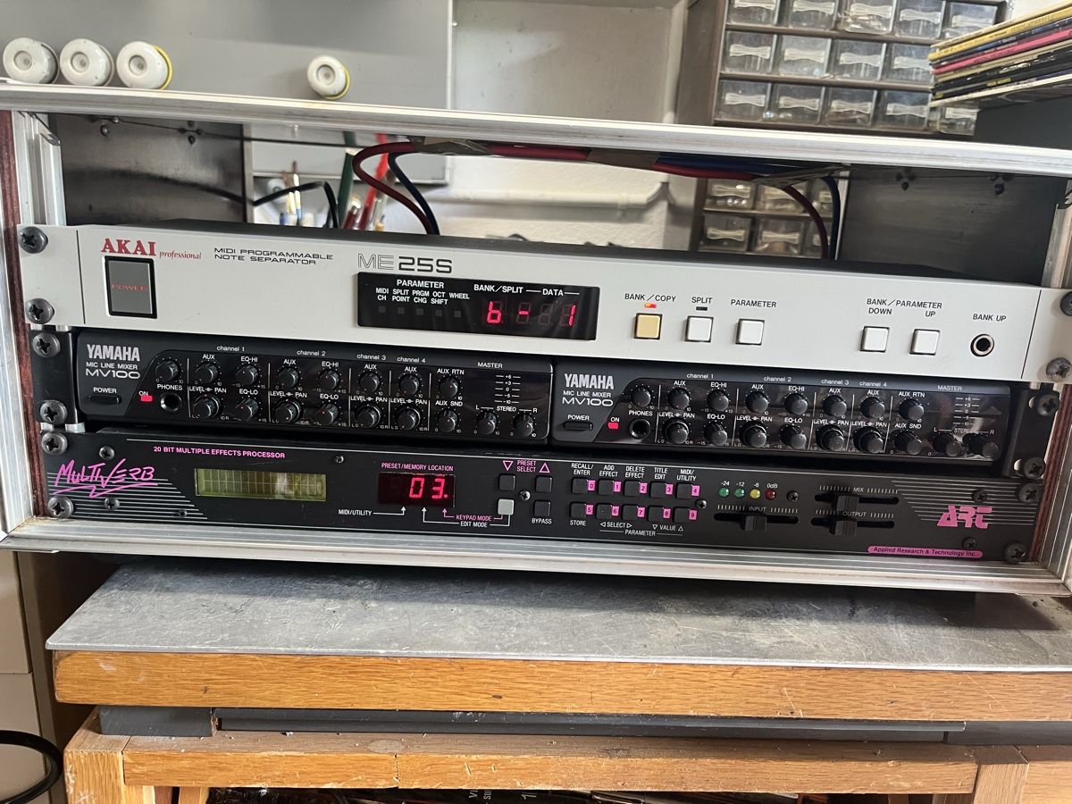 Yamaha Console di mixaggio: Rack audio complet avec 4 appareils  🎸 – Usato da Crissier venduto da Texavery01 1