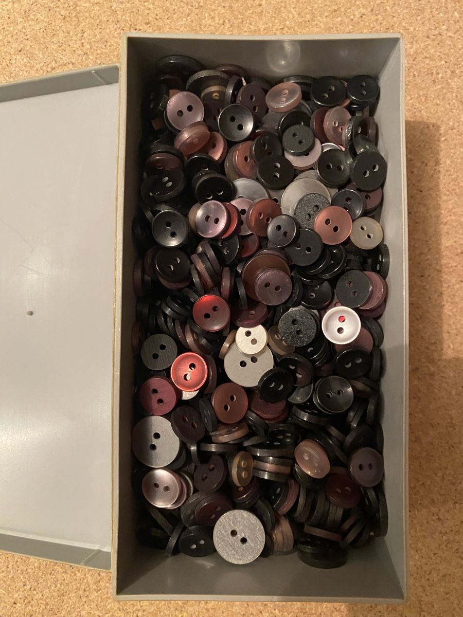 Boutons: Knöpfe Hemden, Plastikknöpfe – Neuf (Voir description) à Winterthur par Etimax