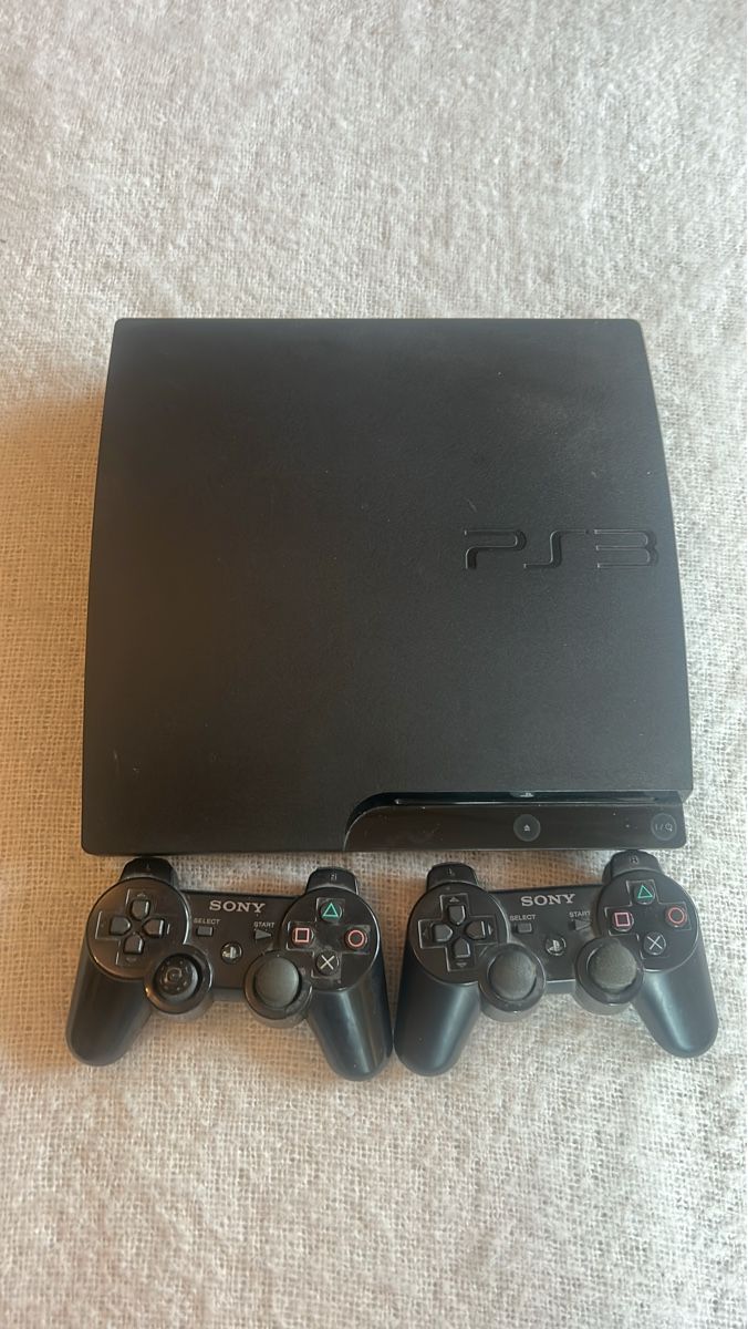 Sony Console: Sony Playstation 3 PS3 Konsole mit 2 Controllern – Usato da Fischenthal venduto da Victoria_fischenthal