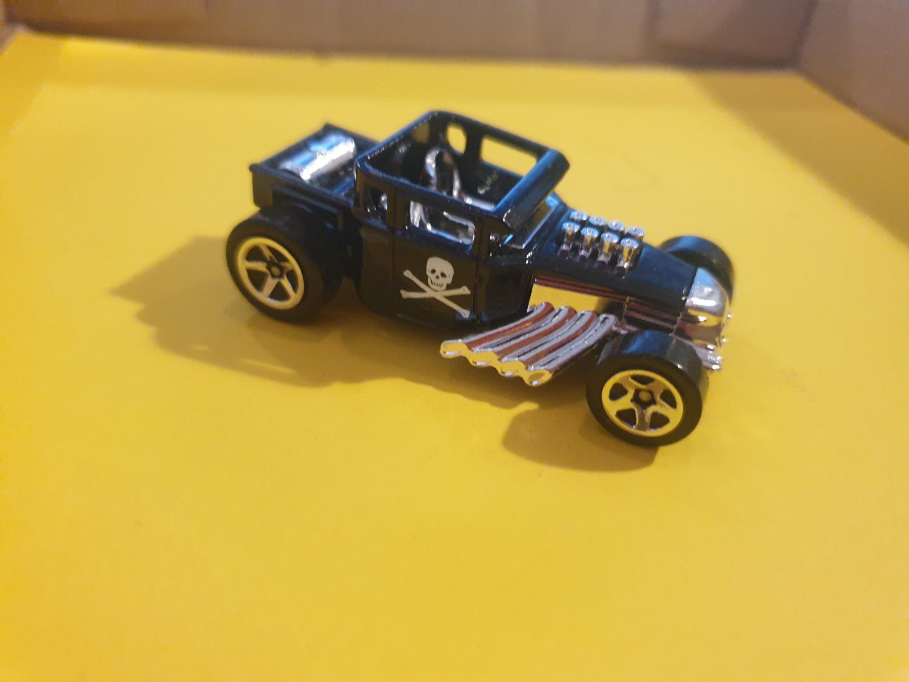 Hot Wheels Modellini d'auto: Hot Wheels BONE SHAKER – Nuovo e nell'imballaggio originale da Oftringen venduto da Rotor 2
