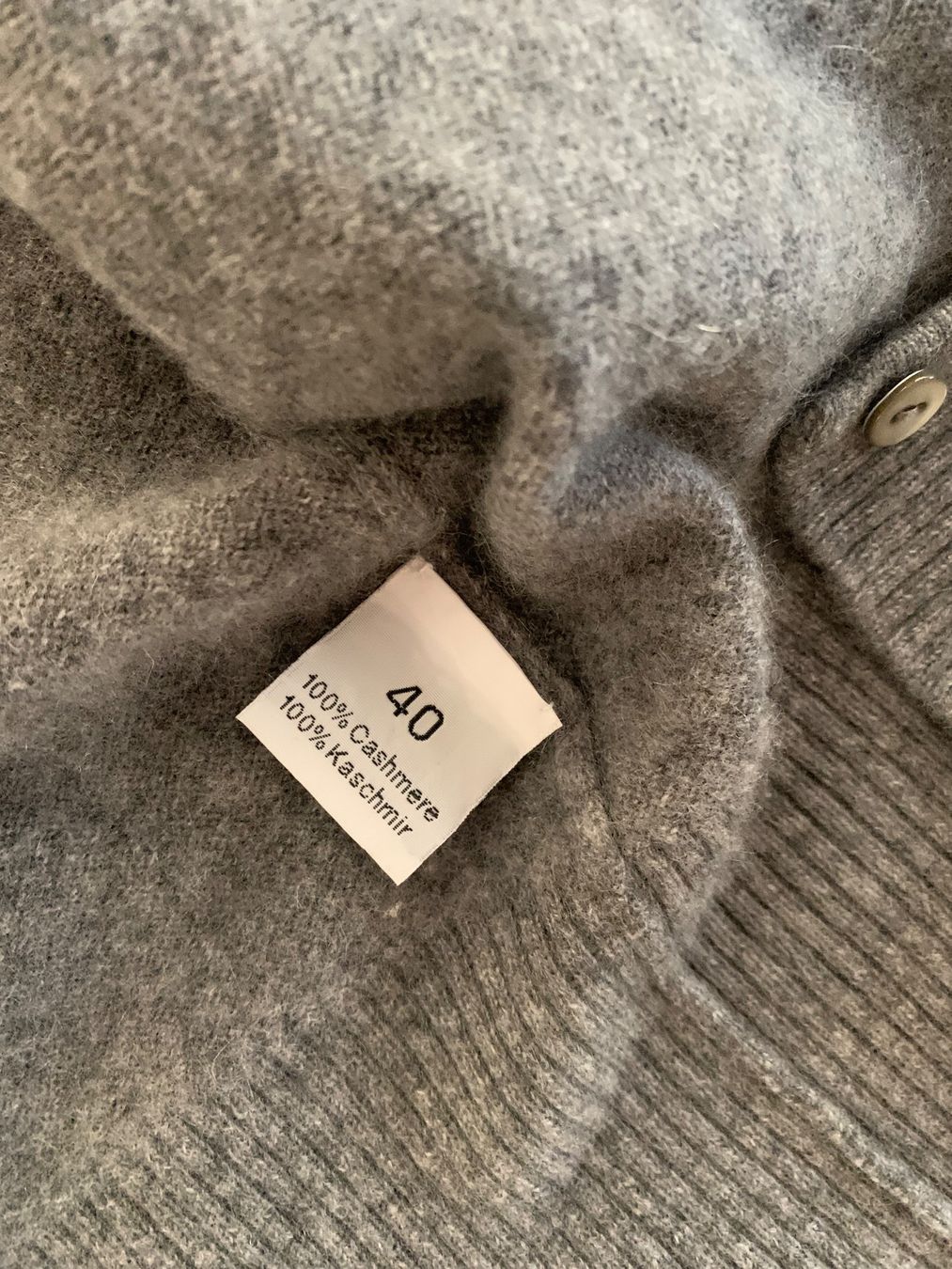 Gilets & Westen: Cashmere Cardigan L – Gebraucht aus Erlenbach ZH von Syssi_C 2