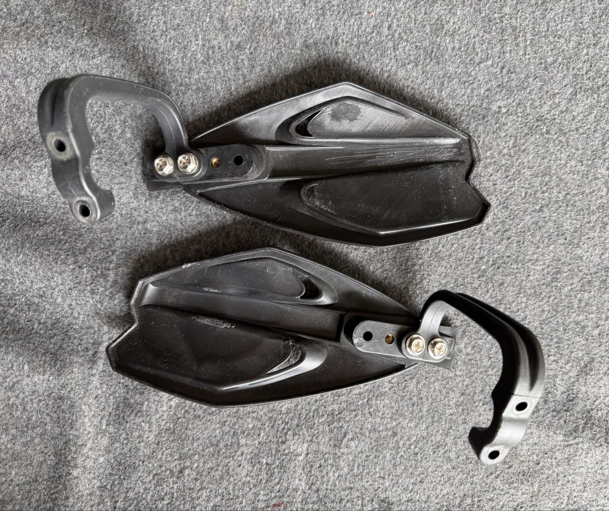 Tutti i ricambio per moto: Handschütze (Motorrad) – Usato da Ulisbach venduto da PET-030 1