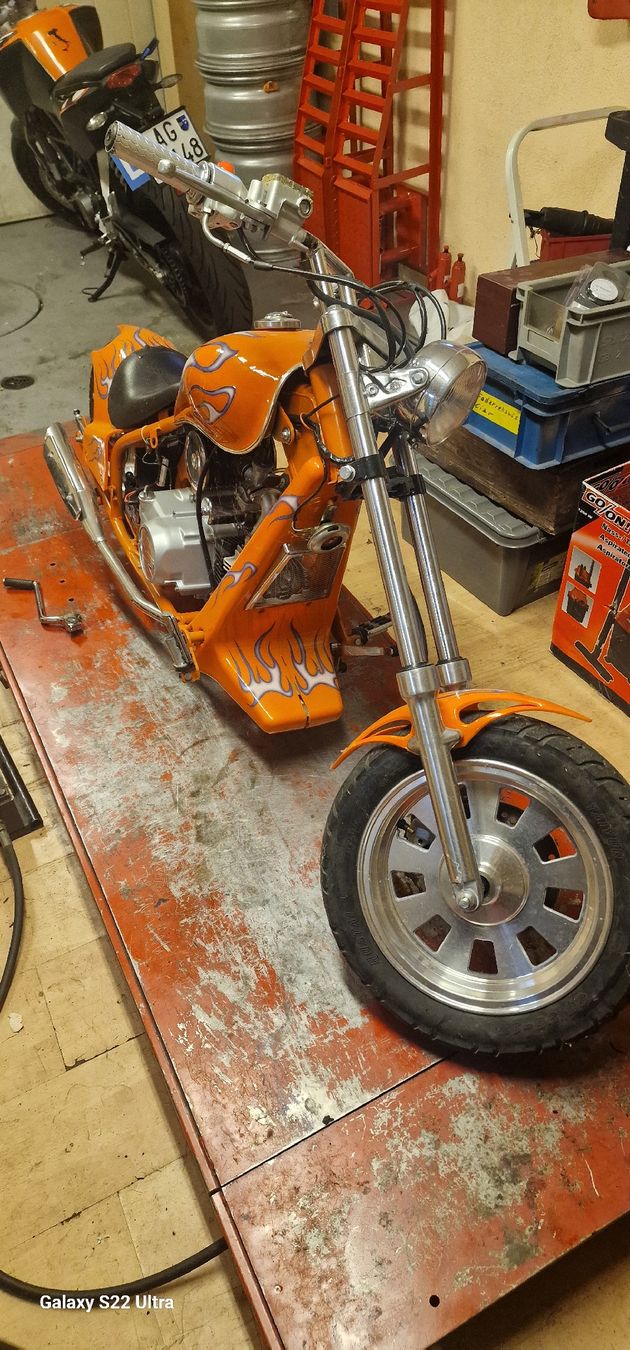 Mini Bikes: Mini Chopper Orange mit Flammen Optik – Defekt aus Niederlenz von Gidd
