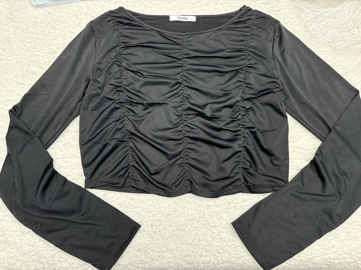 Top: Crop Top noir  STROIDA taille S - neuf – Nuovo e nell'imballaggio originale da Chenens venduto da anasantos90