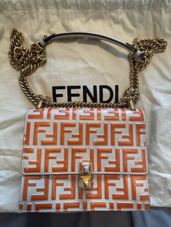Fendi Sac bandoulière en cuir Kan