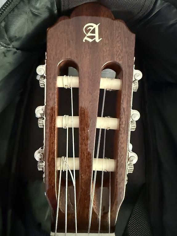 Instruments de musique: Alhambra Gitarre mit Zubehör – D'occasion à Zofingen par NM3 4