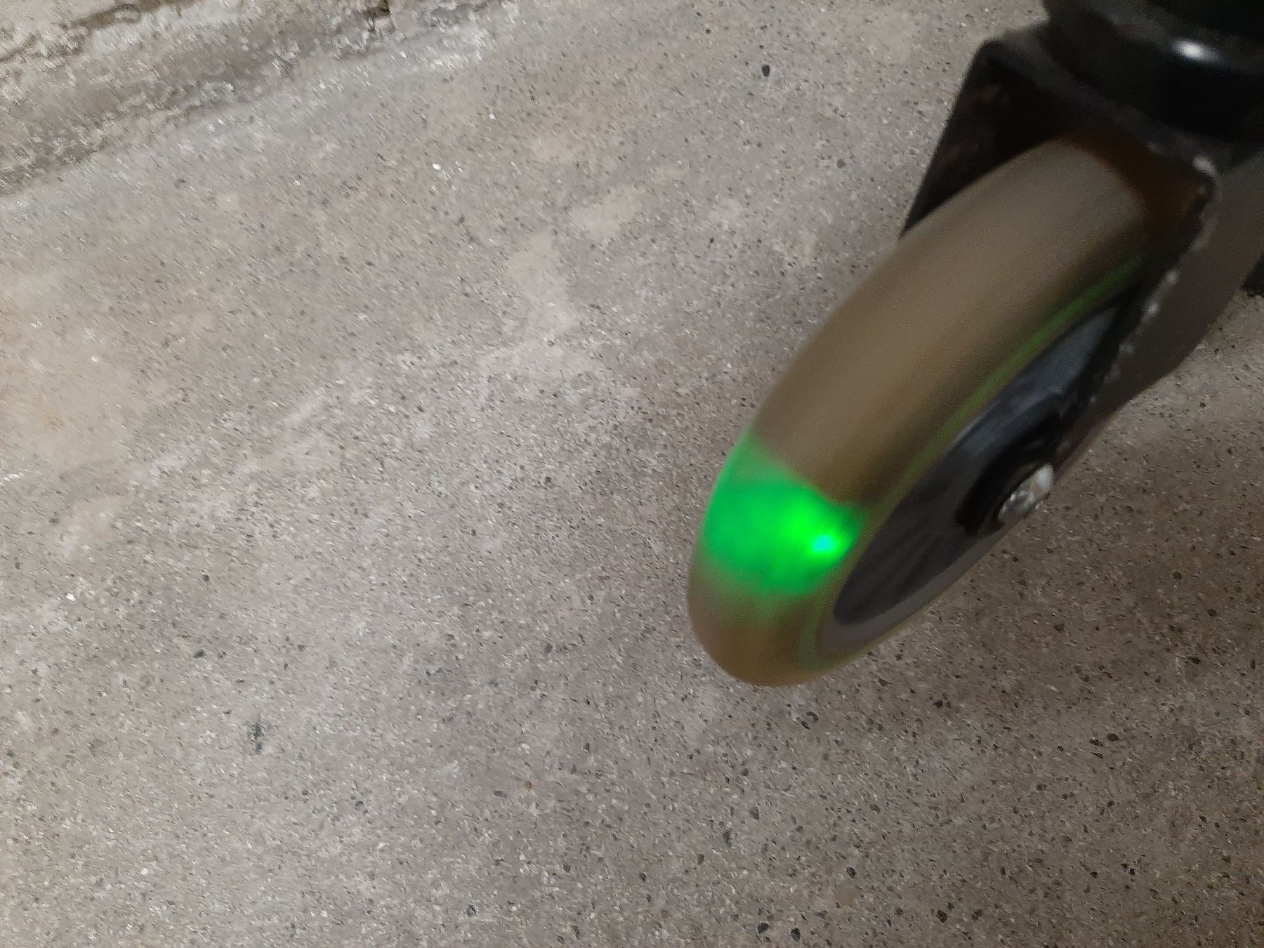 Kickboard: Top Scooter für Kinder, LED Wheels – Usato da Zürich venduto da Chrishol 1