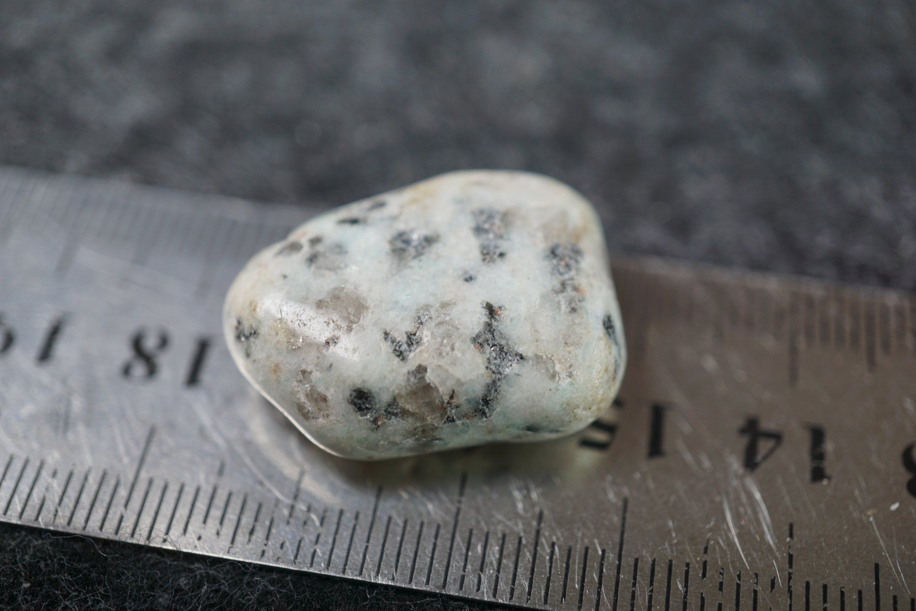 Mineralien & Heilsteine: Kiwi Stone  Trommelstein  ab 1.- – Neu und originalverpackt aus Eschenbach SG von  4