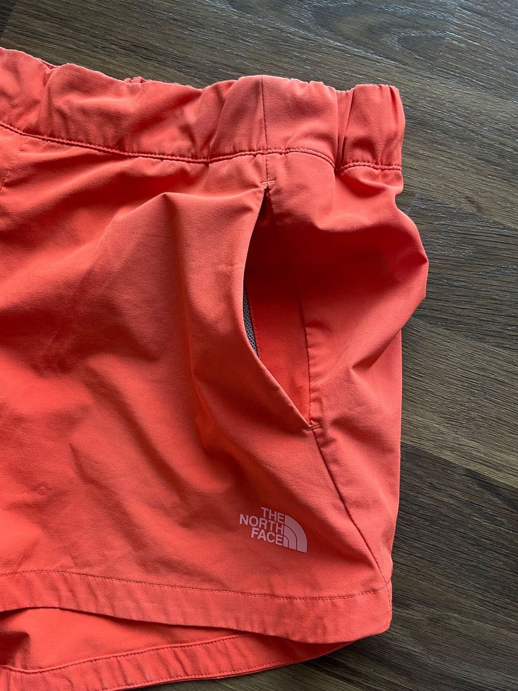 North Face Pantaloni: The North Face short – Usato da Olten venduto da B3ren 3
