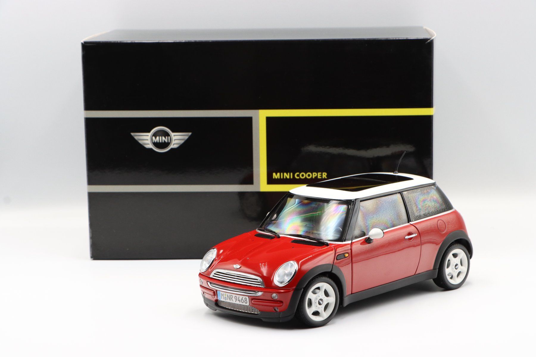 Modellini d'auto: Mini Cooper 2004 1:18 Kyosho – Difettoso da Bühl b.Aarberg venduto da modelldiecast