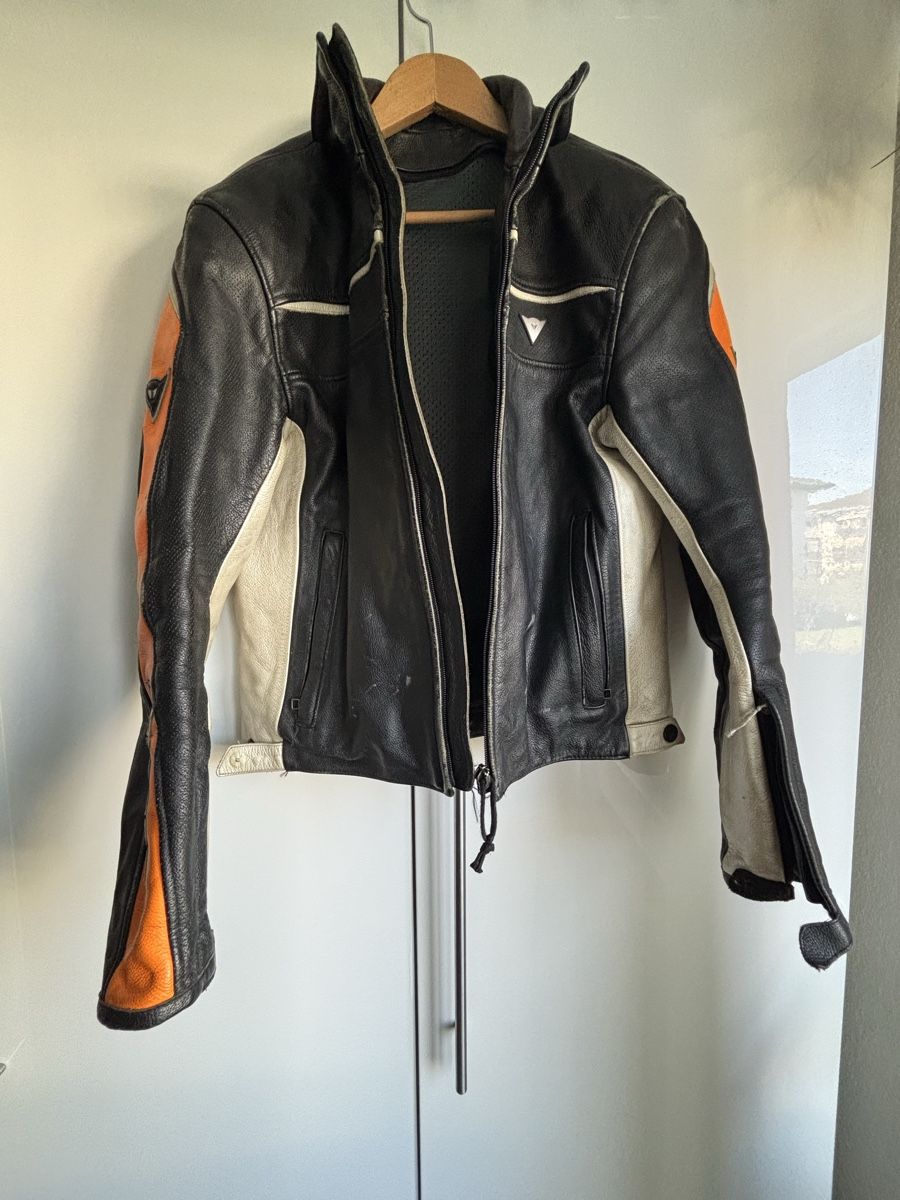 Dainese Jacken: Dainese Motorrad Jacke, Leder, Grösse 48 – Gebraucht aus Dübendorf von mba_5yvw