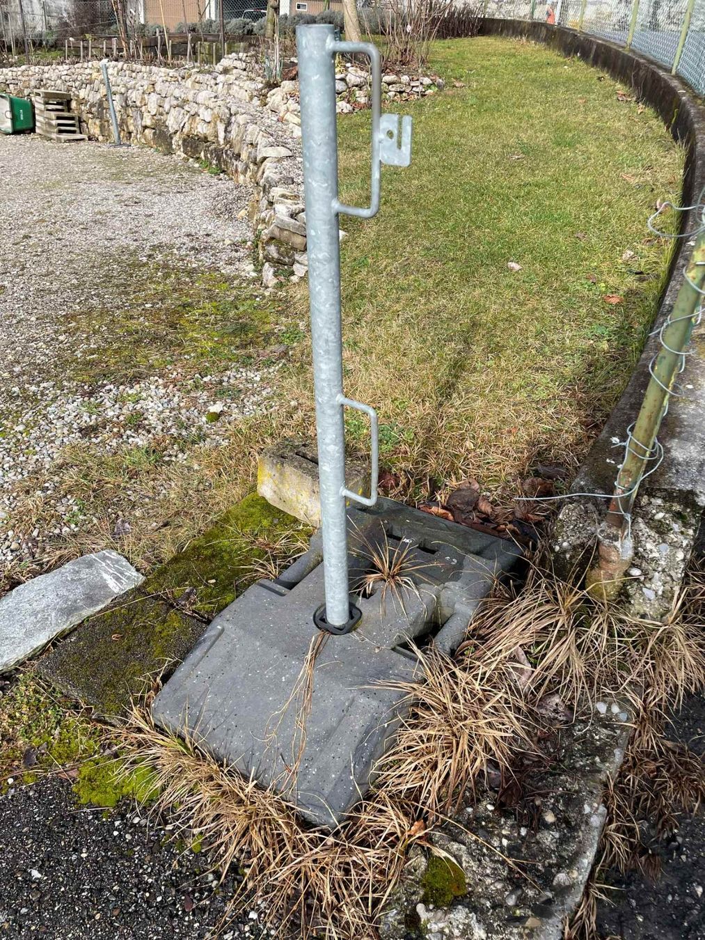 Sonstige Dekorationen & Accessoires: Baustellen Absperrmaterial Sockel, Ständer, Latten – Gebraucht aus Pieterlen von baerenstark50 1