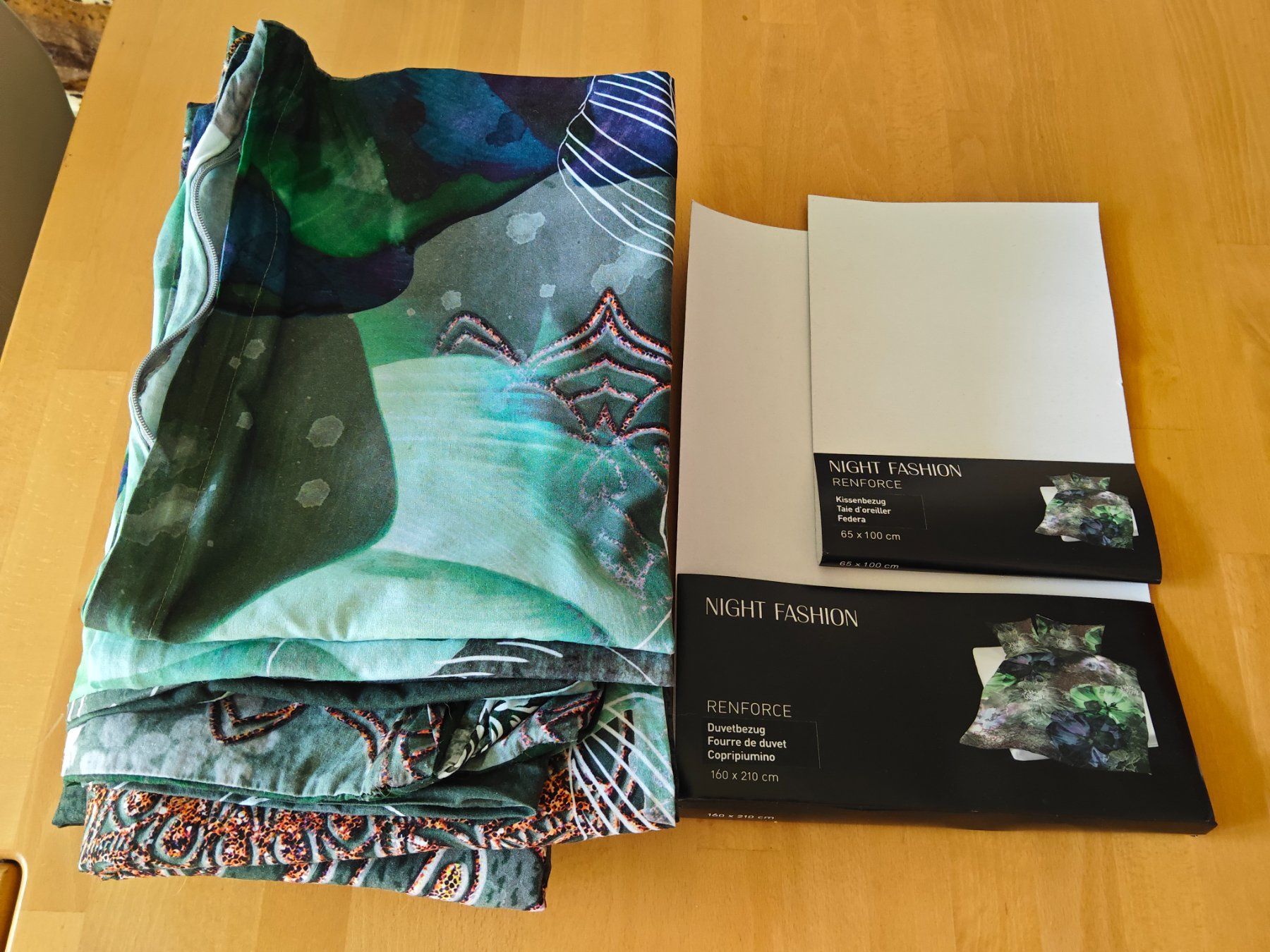 2 Garnituren Douvetbezug 2x 160/210 und 2x 65/100 (Gebraucht) in Staad ...