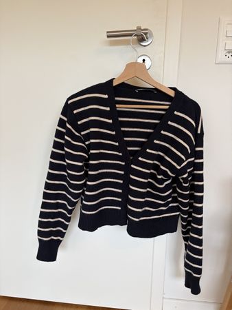 Strickjacke gestreift dunkelblau weiss guter Zustand