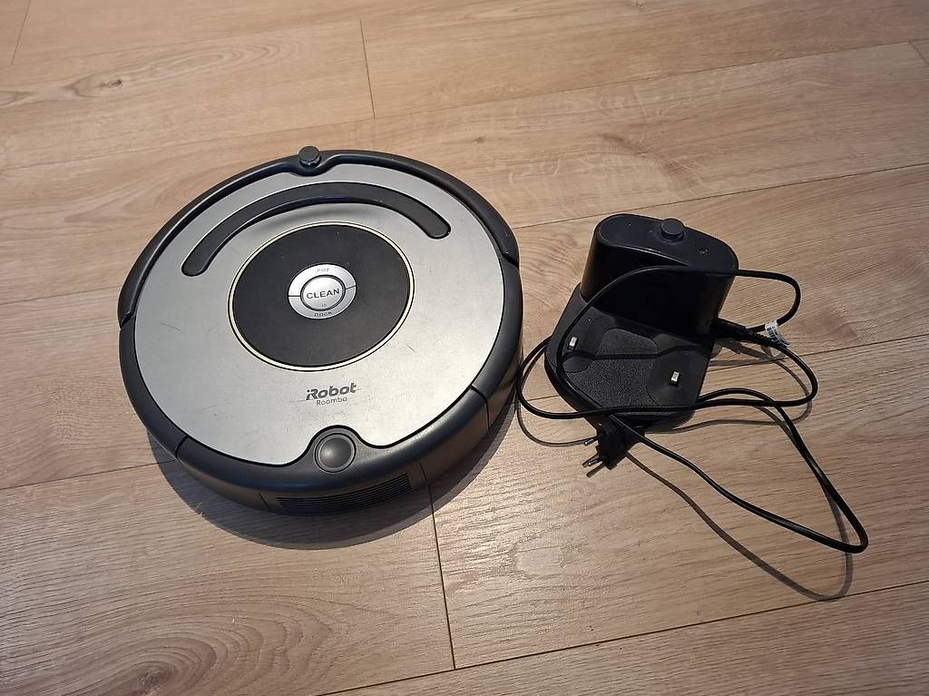 Aspirateurs & Accessoires: iRobot Roomba, Staubsauger -  Roboter – D'occasion à Näfels par rahel.___ 1
