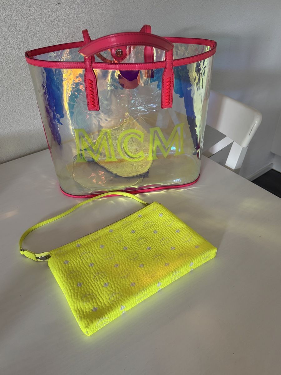 Mcm Borse da donna: MCM Flo Shopper Hologram Medium Neon Pink – Usato da Oberglatt ZH venduto da jul_nhy7