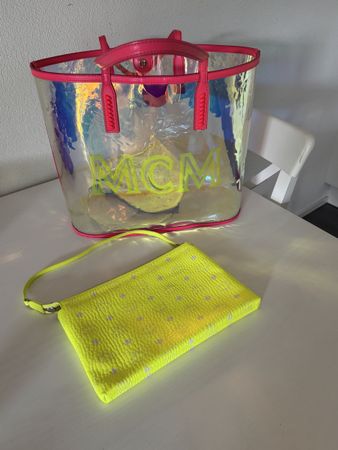 MCM Flo Shopper Hologram Medium Neon Pink