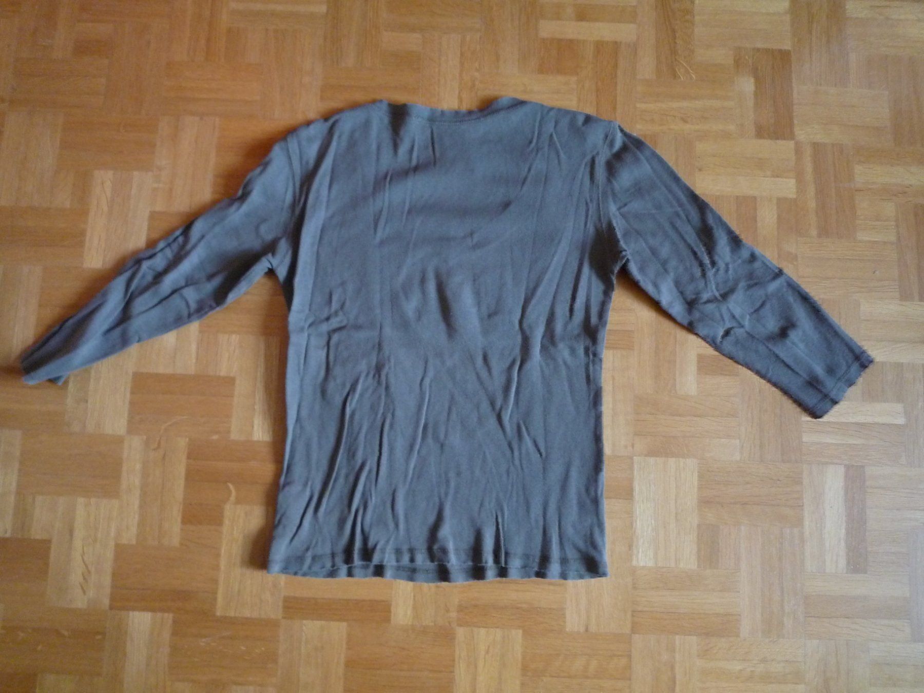 T-shirt: T-Shirt mit V Kragen – Usato da Rafz venduto da Sonnenblume305 1