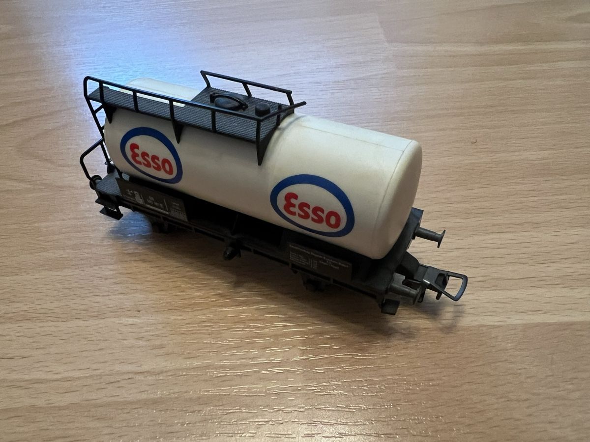 Fleischmann Modellini di ferrovie: Fleischmann Kesselwagen Esso – Usato da Gisikon venduto da ram_78bx 3