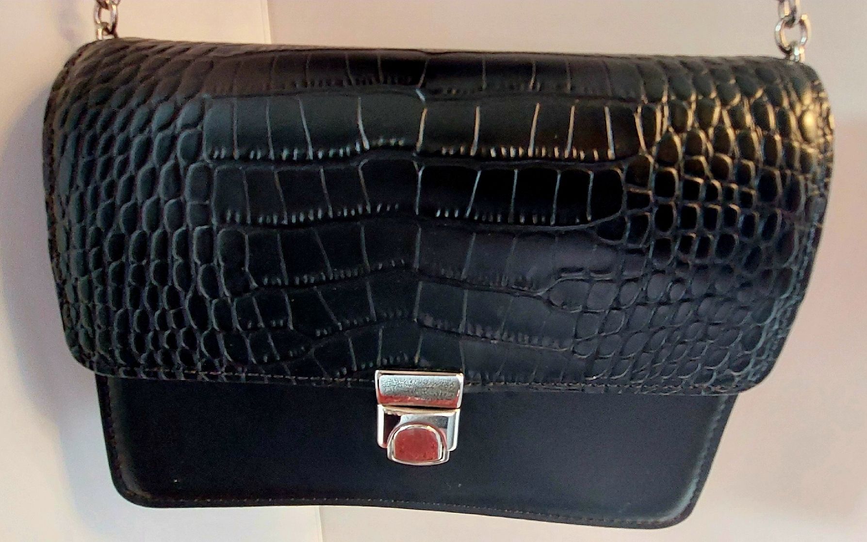 Navyboot Sacs: Exklusive Schwarze Navyboot Tasche mit Krokoprägung – Neuf (Voir description) à Safenwil par fra_t5c9 1