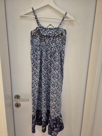 Sommerliches Kleid mit Blumenmuster, Grösse 152