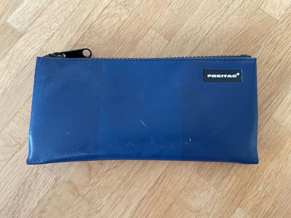 FREITAG Clutch dunkelblau 19/9/1cm Kaufen auf Ricardo