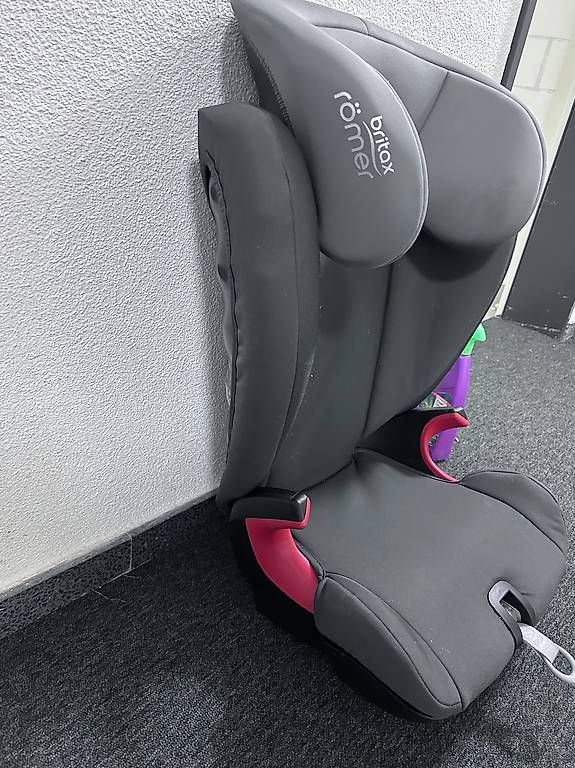 Britax Römer Seggiolini per auto: Kindersitz Römer – Usato da Embrach venduto da zklub