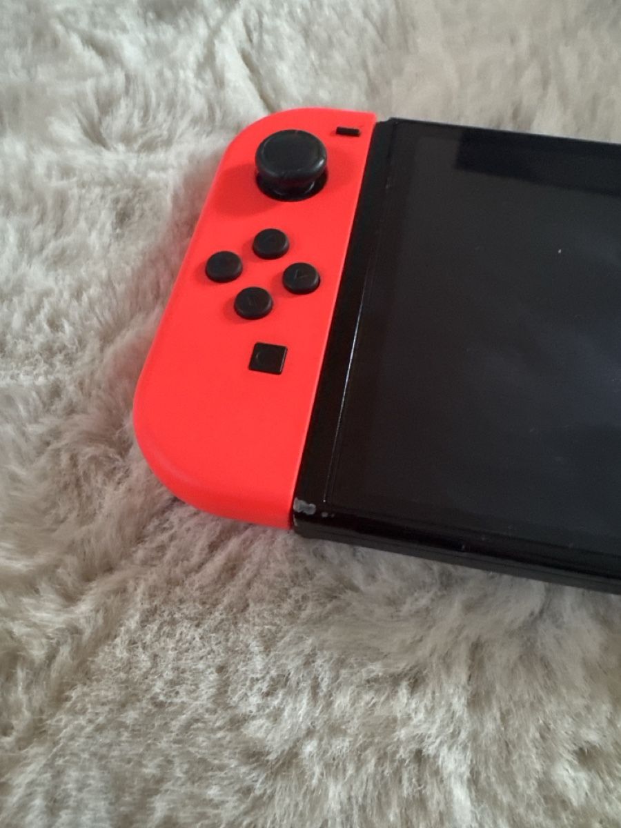 Nintendo Console: Nintendo Switch Oled mit Zubehör – Usato da Netstal venduto da Djukaxgajic01 4