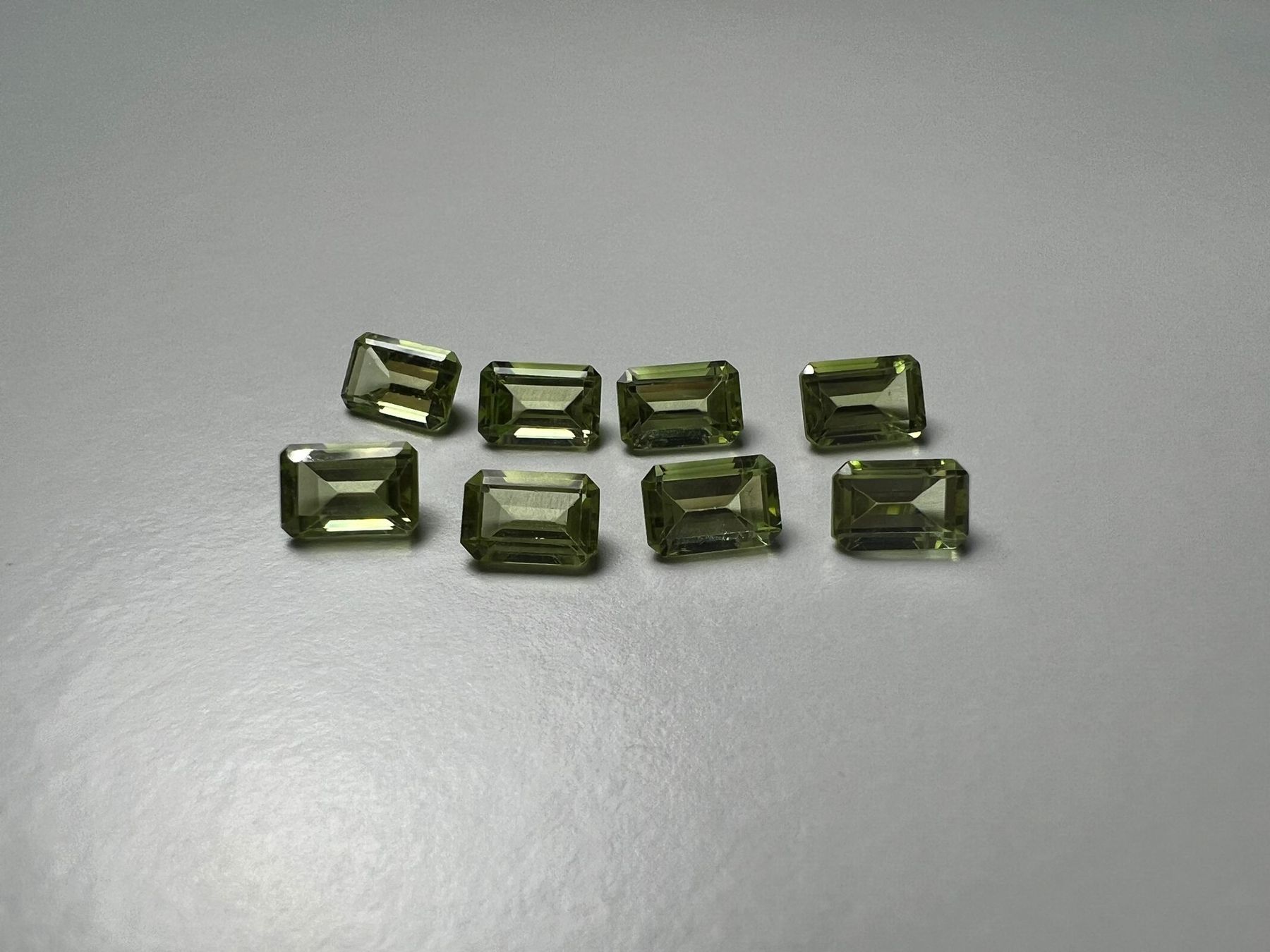 Pietre preziose: 8pcs Peridot 5.18 ct – Nuovo (secondo la descrizione) da Zürich venduto da NS.12 1