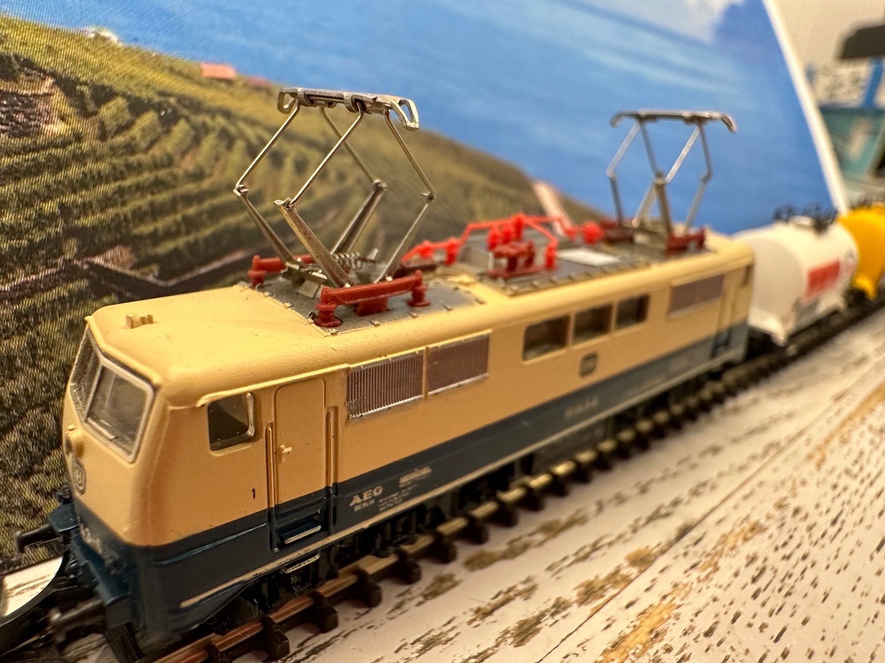 Märklin Modelleisenbahnen: Märklin 8842 DB BR 111 Tankzug – Gebraucht aus Lupsingen von New-Haven 1