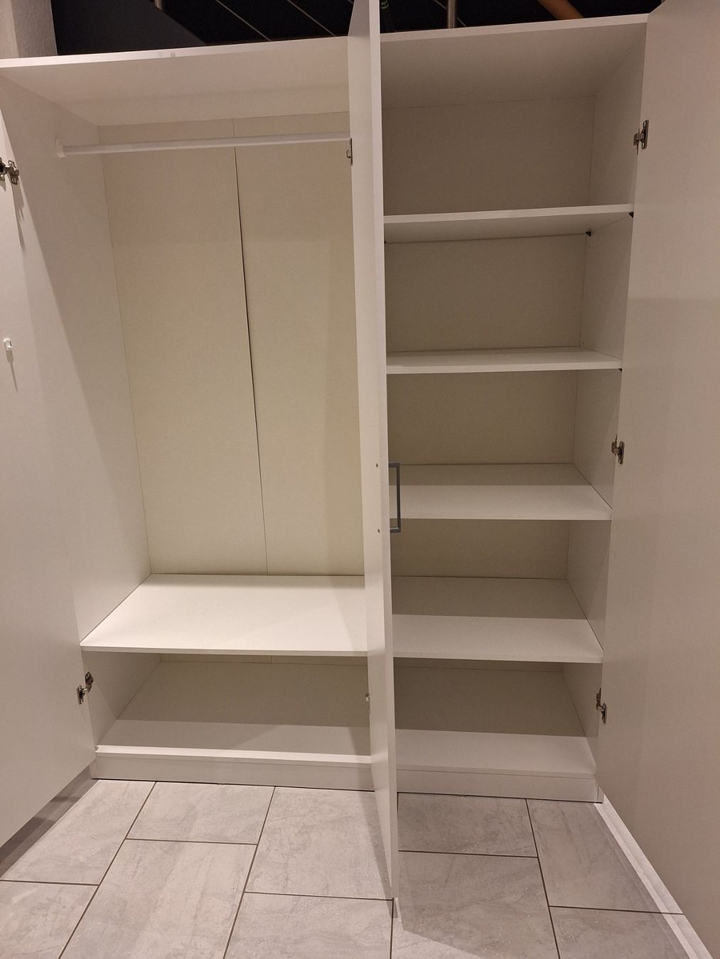 Armoires: Kleiderschrank – D'occasion à Wegenstetten par mcfly321 1