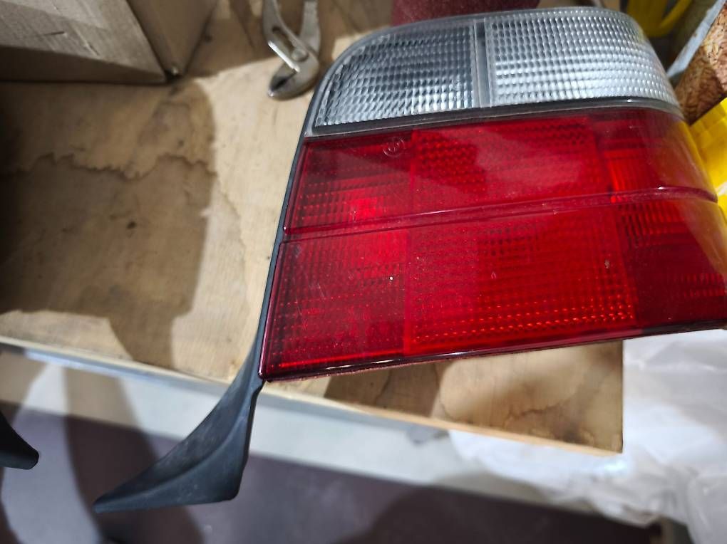 Tutti pezzi di ricambio auto: BMW E36 Touring Heckleuchten. – Usato da Zihlschlacht venduto da rad_vvm9 3