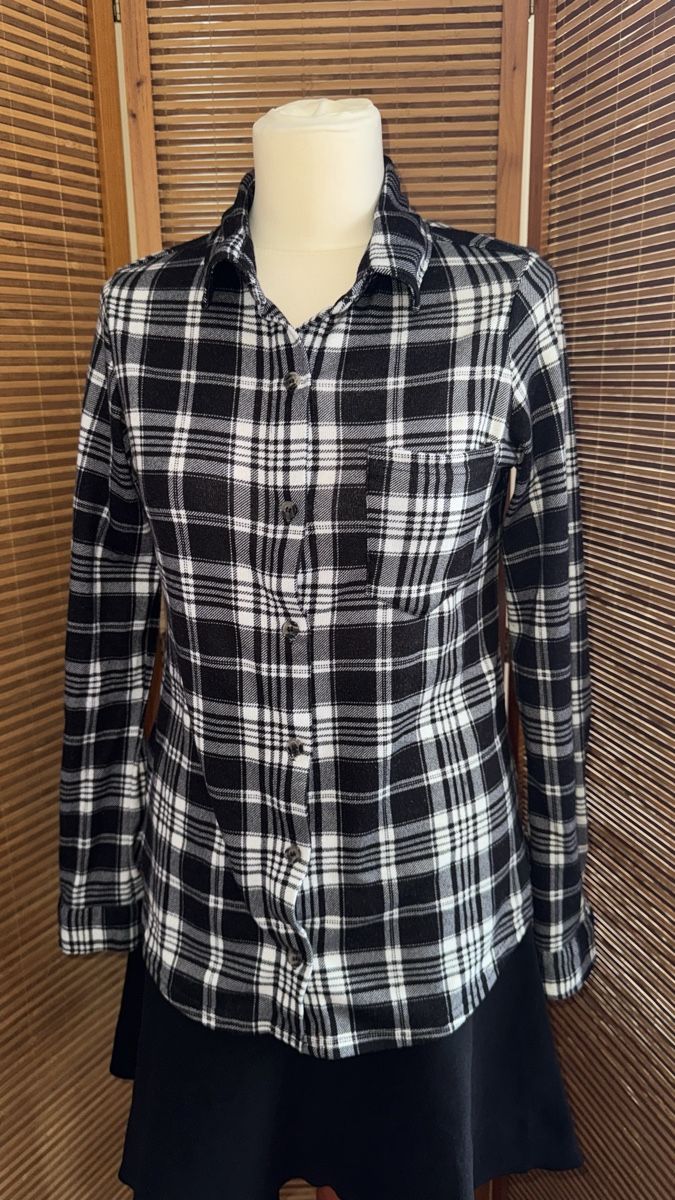 Blusen: Karierte Bluse schwarz/weiss, M – Gebraucht aus Gümligen von morticiaaddams