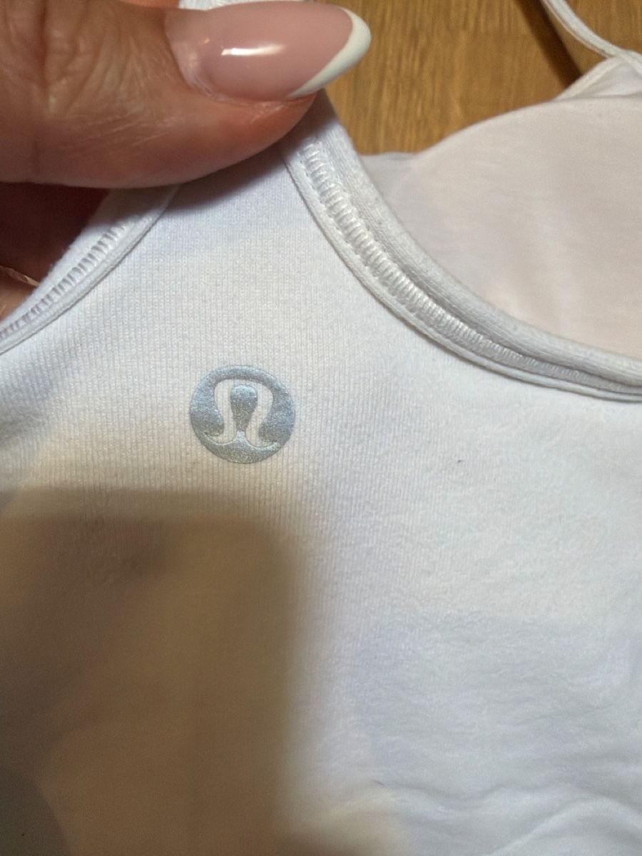 Lululemon Top: Lululemon Flow Y Tank Top Light Support, B/C Cup – Usato da Bülach venduto da schaerlii 2