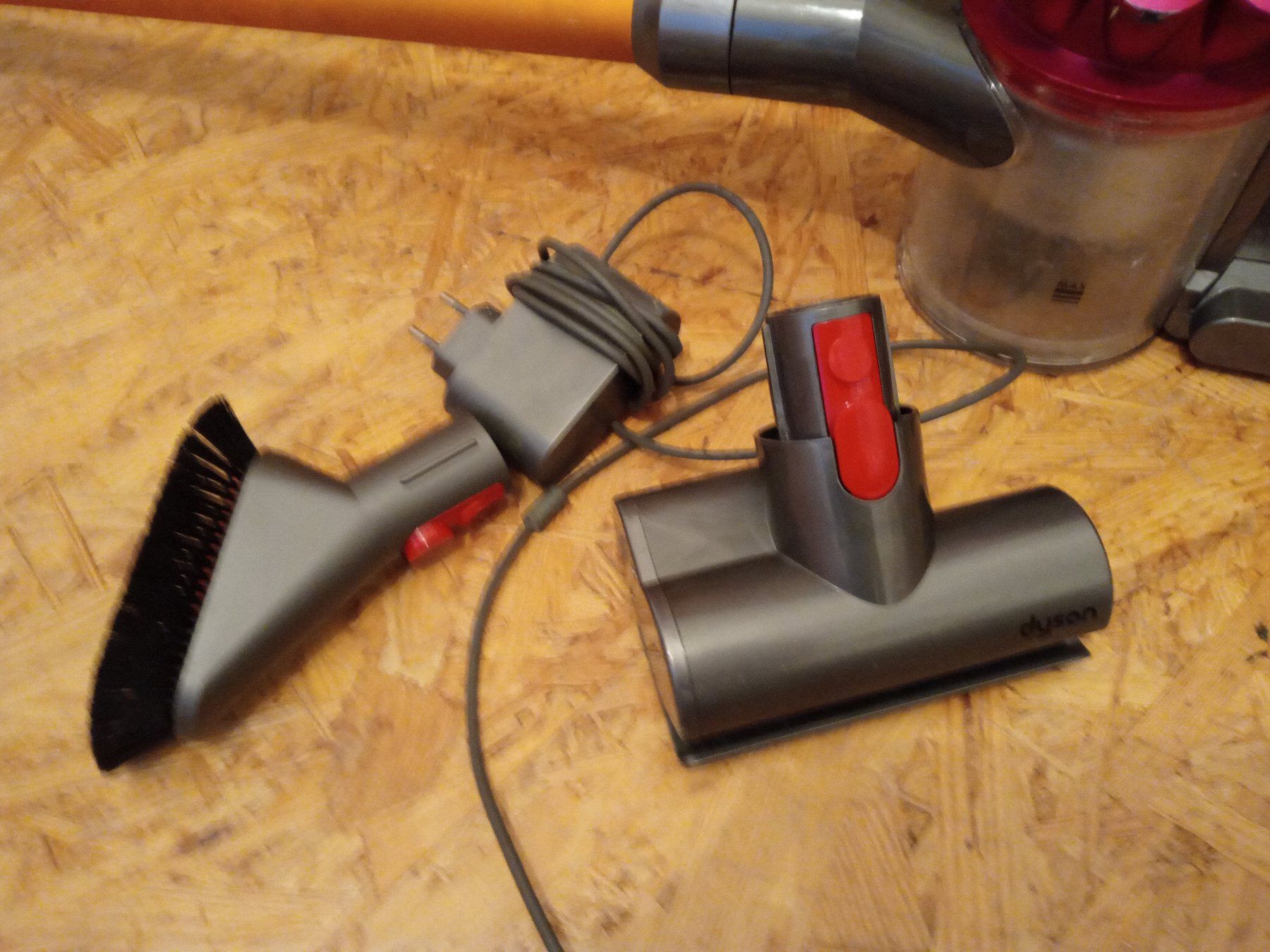 Dyson Aspirateurs & Accessoires: Handstaubsauger Dyson V7 – D'occasion à Prez-vers-Siviriez par Monija70 1