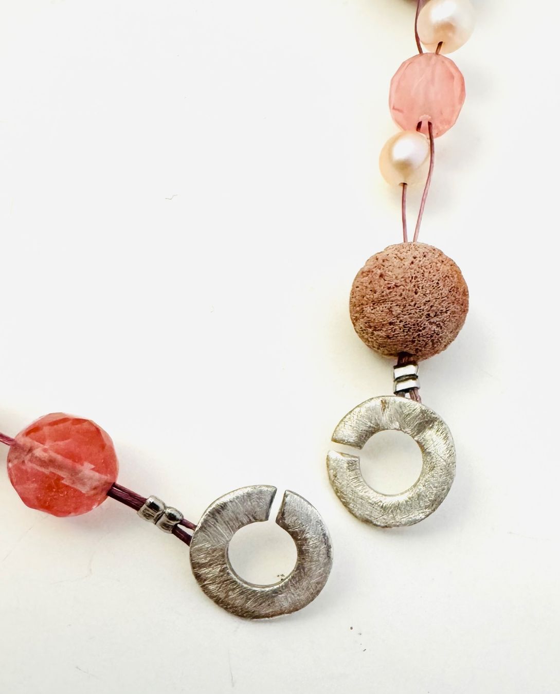 Catenine: Neue Draht-Perlenkette mit Lava- u. Korallperlen, Handmade – Nuovo e nell'imballaggio originale da Goldach venduto da byBigo 3