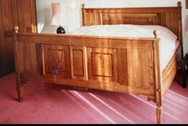 Antikes Doppelbett mit Intarsien