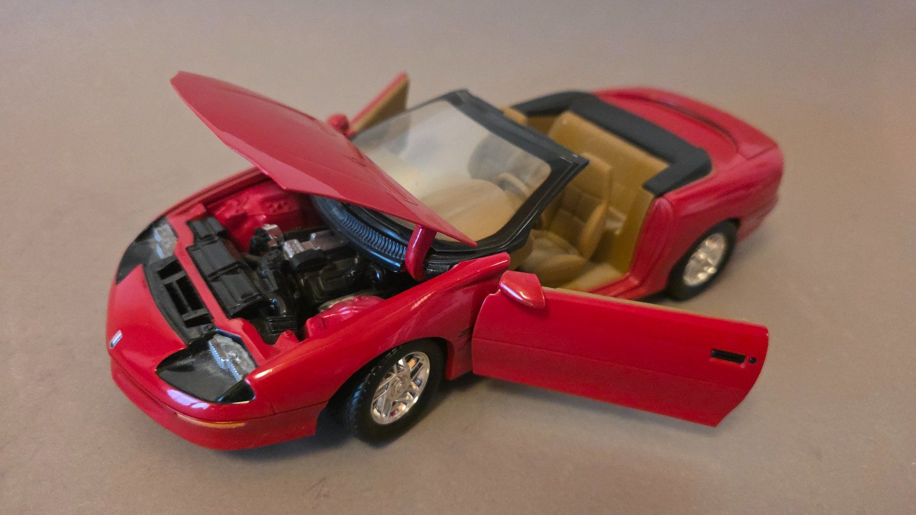 Ford Modellini d'auto: Chevrolet Camaro , 1:18  Vitrinenmodell, TOP – Usato da Hagenbuch ZH venduto da cougar1 5