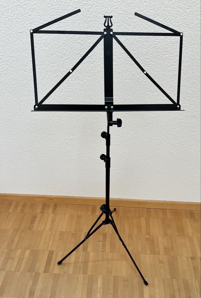König & Meyer Supporti per strumenti musicali & leggii: Notenständer K&M in Schwarz, Metall – Usato da Stäfa venduto da gia_fm5d