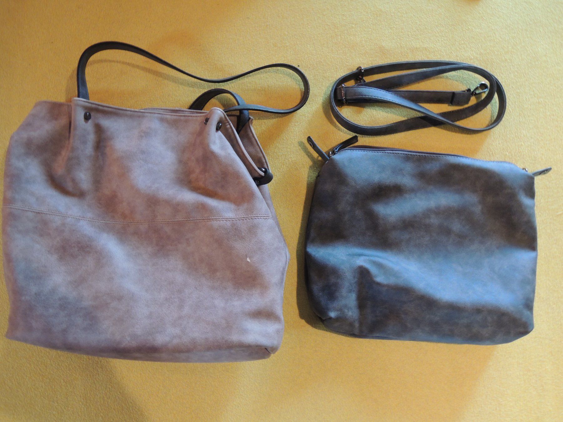Taschen für Damen: Zwei Damentaschen "NEU" – Neu (gemäss Beschreibung) aus Uznach von rut_xrx5 5