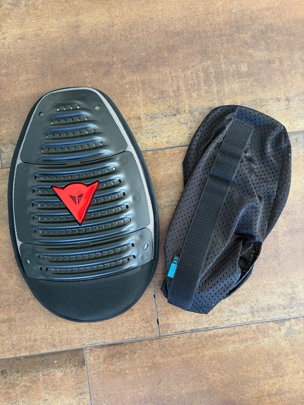 Dainese Schutz & Schoner: Dainese Protektor neuwertig – Neu (gemäss Beschreibung) aus Oberbüren von mjt_xw5w
