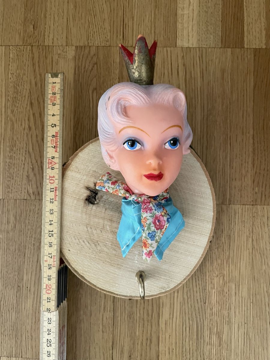 Guardaroba: Garderobe mit Kasperli Figur  – Usato da Zürich venduto da Refereefair 3
