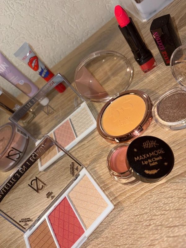 Maquillage: Lot de maquillage – Neuf avec emballage d'origine à Porrentruy par lin_p2j6 1