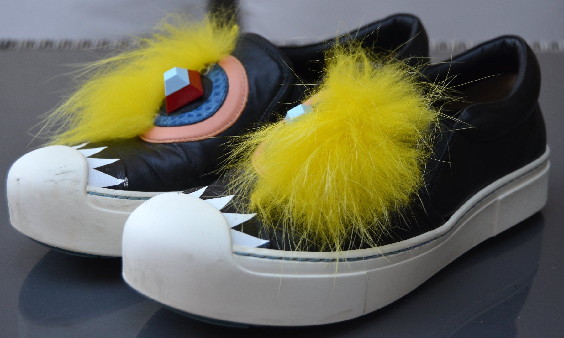Fendi Damenschuhe: Fendi Monster Sneakers 36 – Gebraucht aus Collonges von Auganien 1