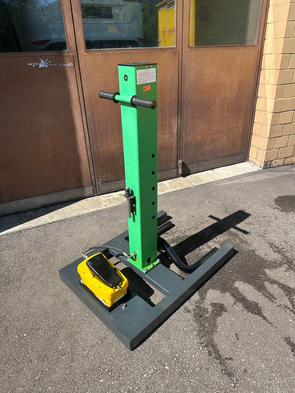 Piattaforme elevatrici & Crick: Fahrbarer Autohebelift – Usato da Dagmersellen venduto da heyv 2