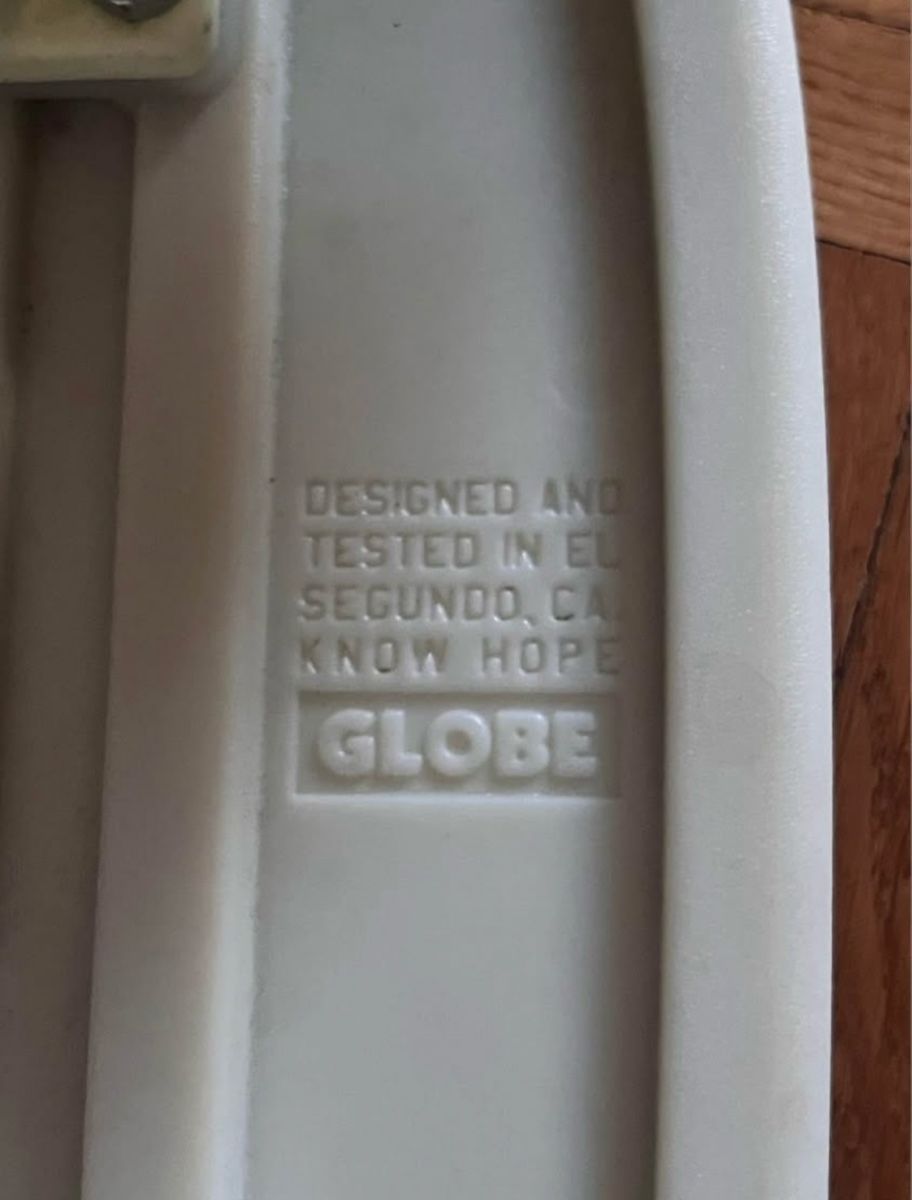 Globe Skateboards: Skateboard Globe Bantam Glow in the Dark – Usato da Lausanne venduto da hen_p2mh 4