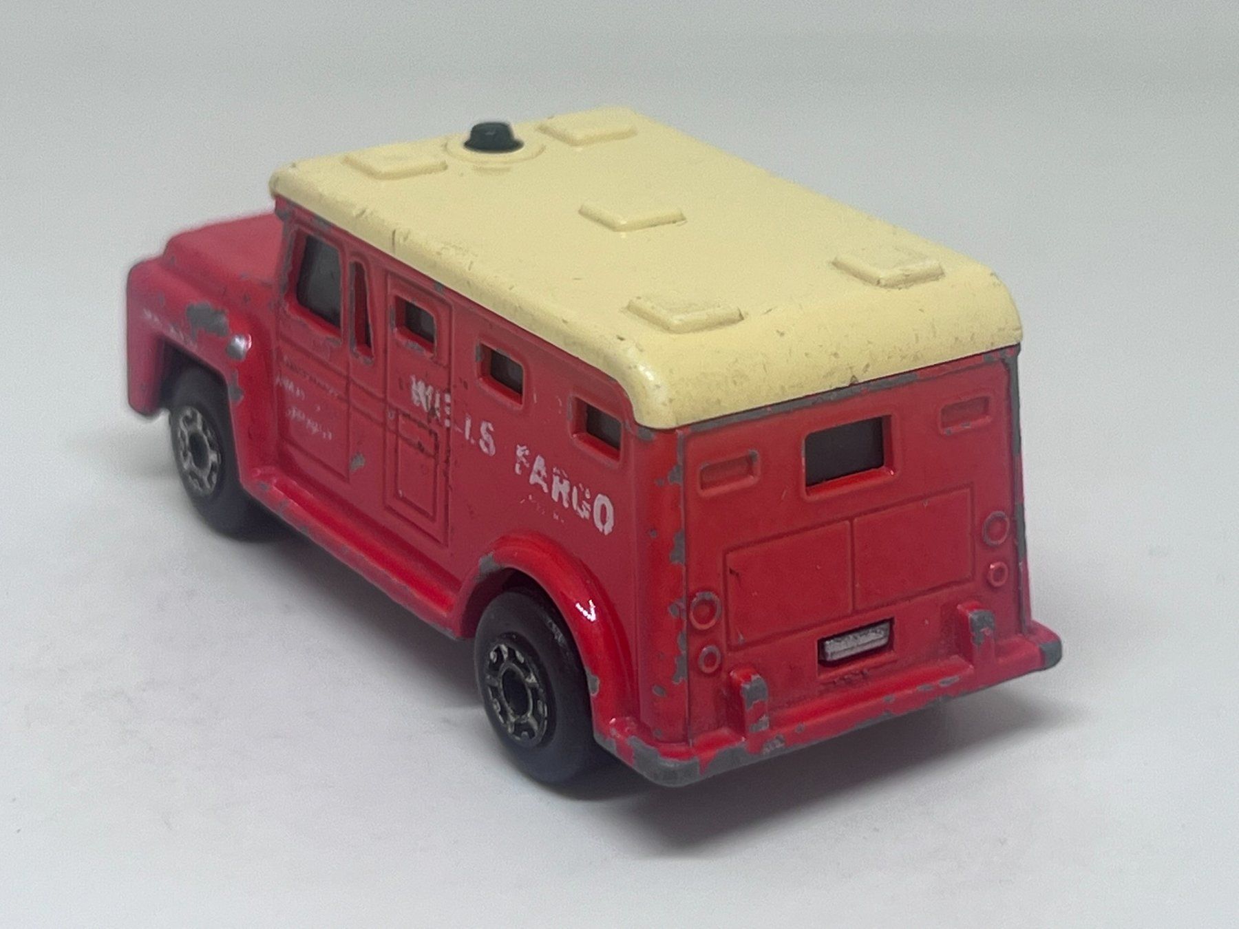 Matchbox Modellini d'auto: Matchbox Armored Truck #763 – Usato da Wildegg venduto da LaaBoutique 2