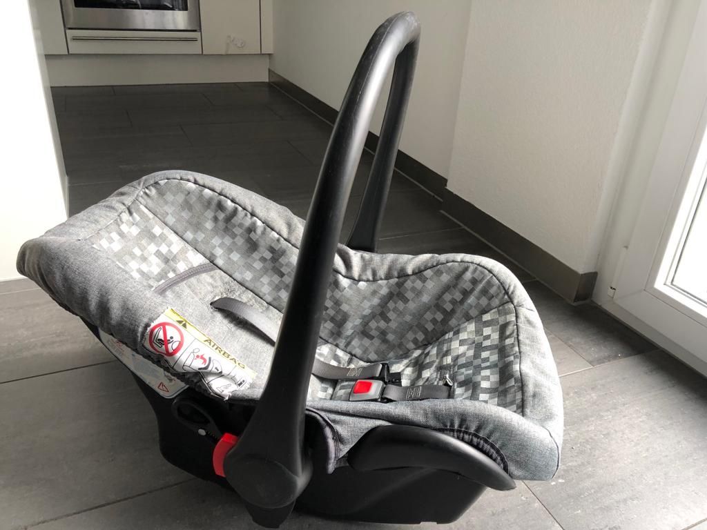 Seggiolini per auto: Babyschale Marke Karwala – Usato da Dottikon venduto da Mesut15 2