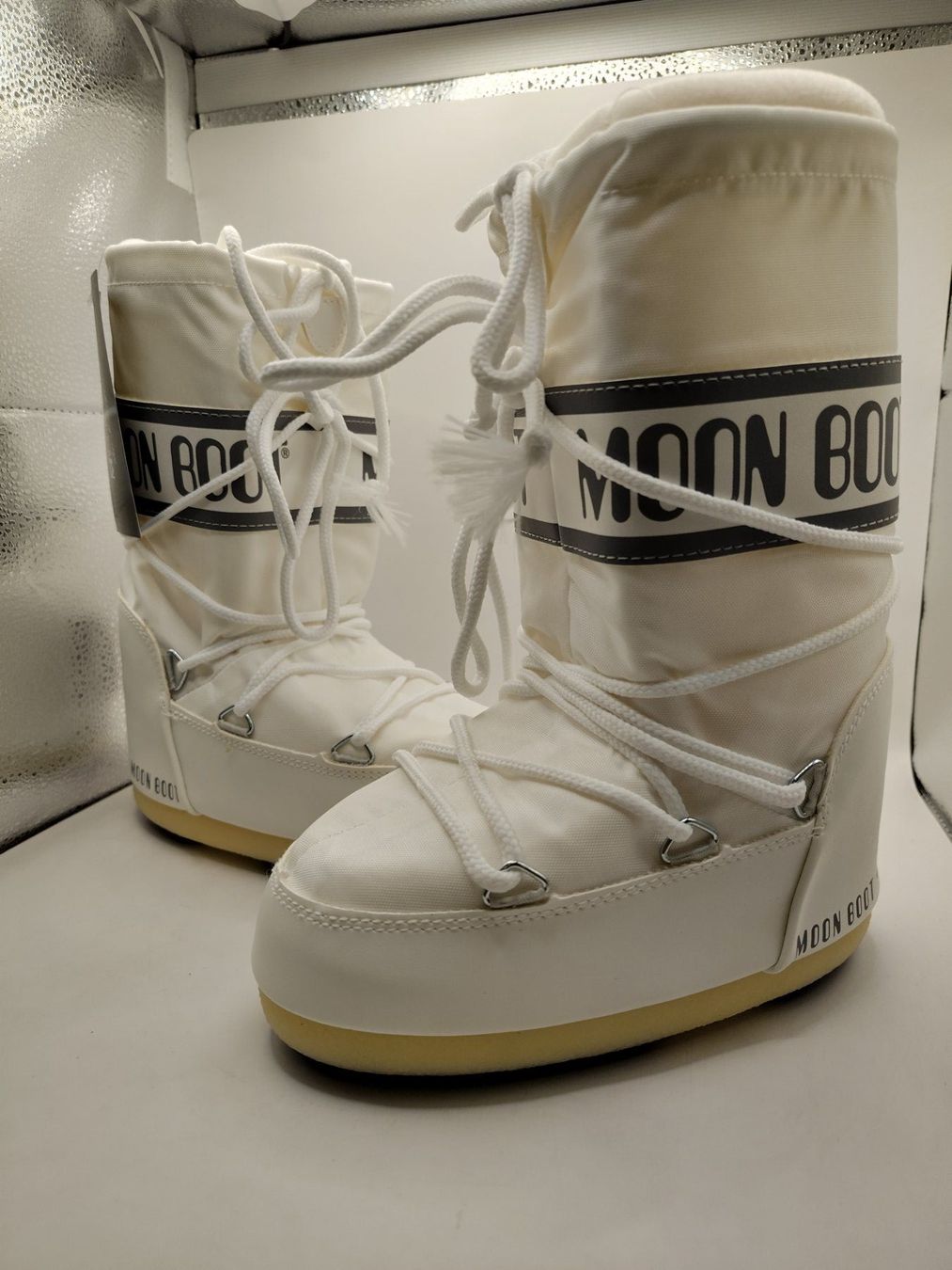 Moon Boot Scarpe da uomo: Moon Boot - Icon Nylon - Weiss Gr. 27-30 – Nuovo e nell'imballaggio originale da Dällikon venduto da Retouren_Resale