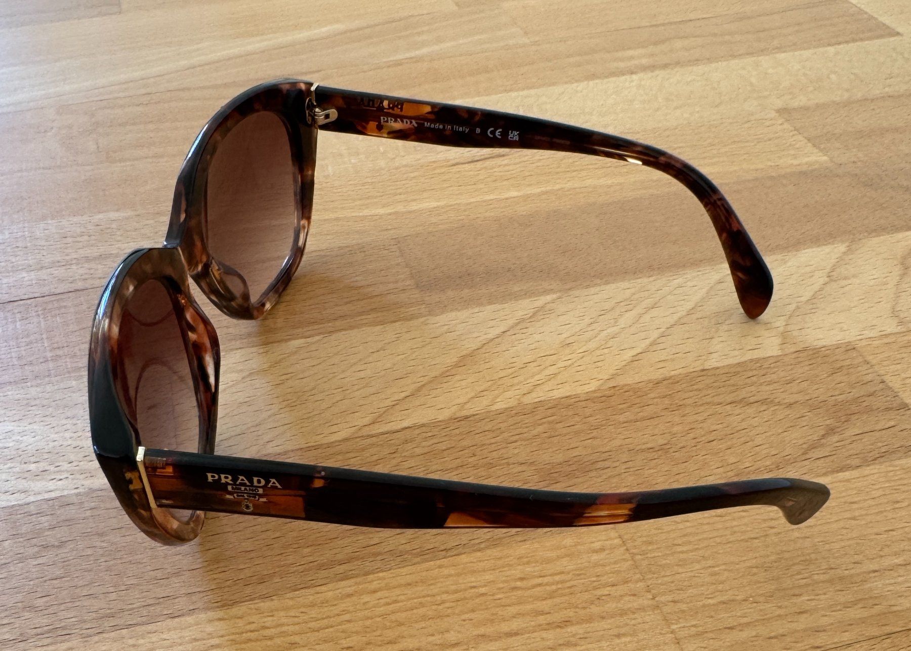 Prada Occhiali & Lenti: Prada Sonnenbrille SPR 16X – Usato da Zuerich venduto da muzuto 2